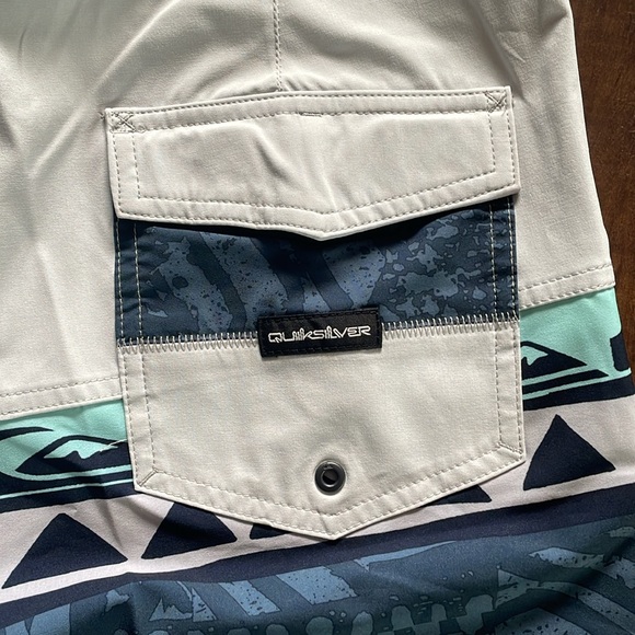 Quicksilver Surfsilk Panel 20” Boardshorts - Picture 12 of 15